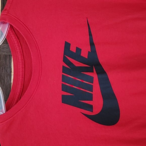 Nike tshirt - Picture 2 of 5